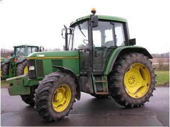 JOHN DEERE 6300 - Traktori